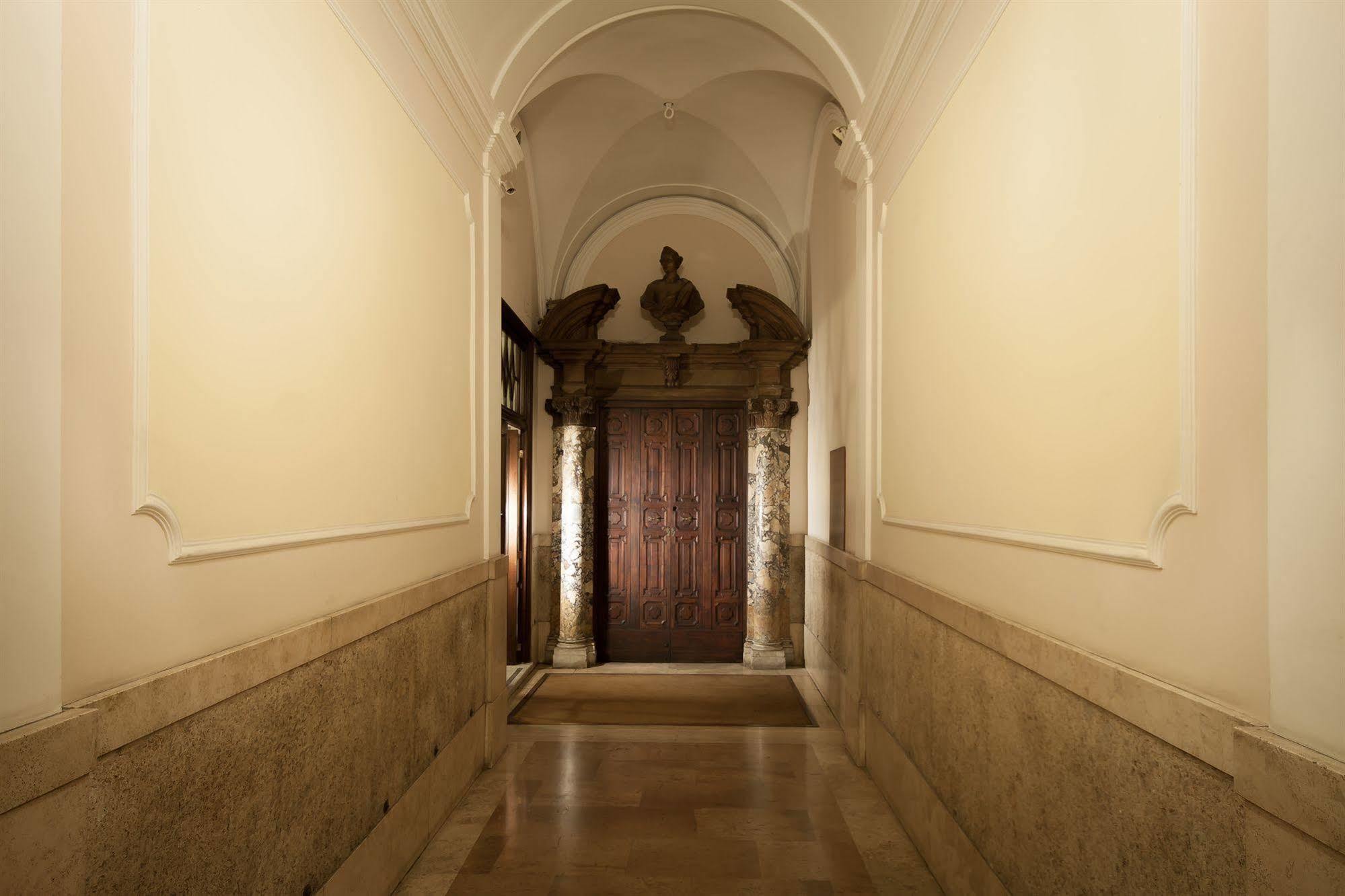Piazza Di Spagna Gæstehus 2*